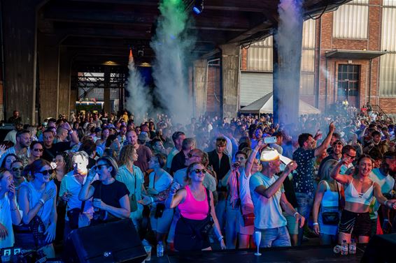 Uitverkochte en zwoele Retro Party XXL - Beringen