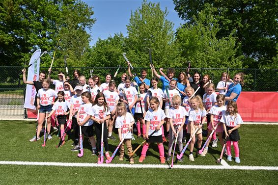 United Girl Power met Black Bears Beringen - Beringen