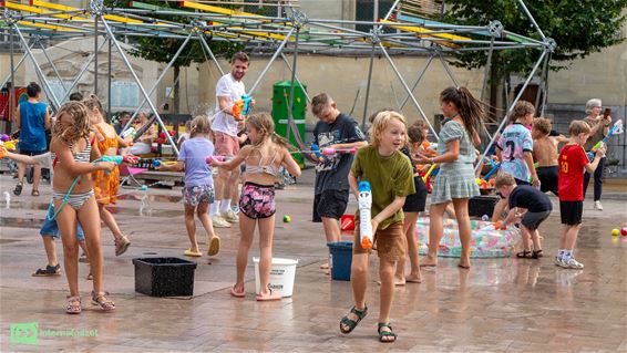 Bree - Vakantie eindigt met spetterend watergevecht