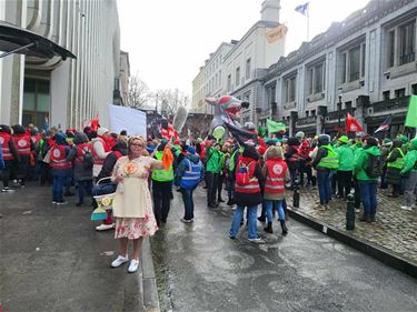 Vakbonden dagen Poetsbureau voor rechter - Beringen