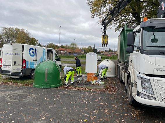 Vandalen vernielen twee glasbakken - Beringen