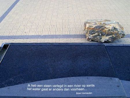 Vandalenstreken aan monument - Neerpelt