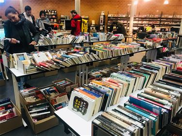 Veel belangstelling voor uitverkoop boeken - Beringen