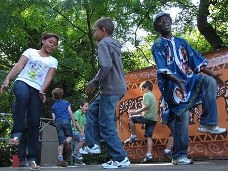Veel gezelligheid op zonnig Wereldfeest - Neerpelt