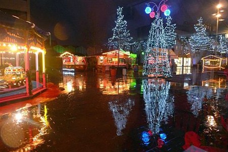 Veel regen op de kerstmarkt - Lommel