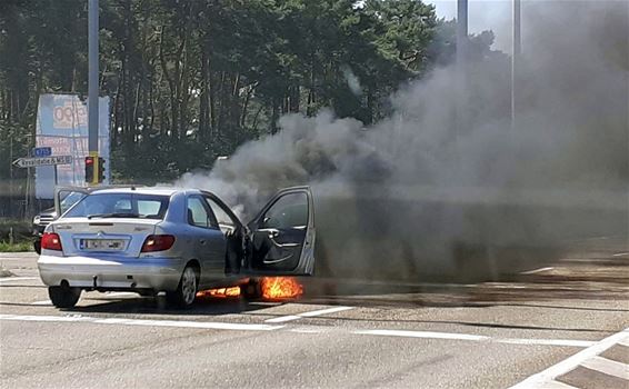 Veel rook door autobrand - Lommel & Pelt