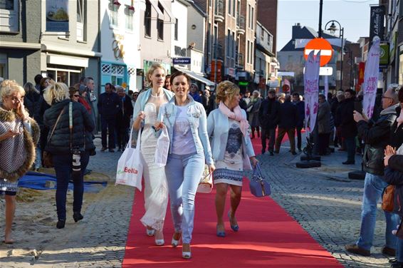 Veel schoon volk op (en naast) de catwalk - Lommel