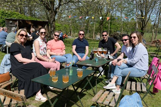 Sfeer en gezelligheid in bloesembar - Beringen