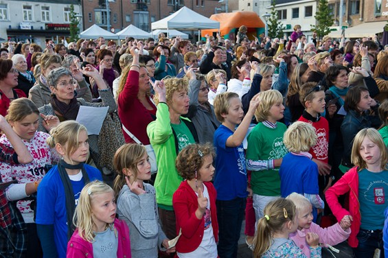 Veel sfeer tijdens het zingen voor het klimaat - Overpelt