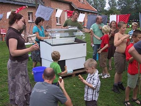 Veel succes voor gratis hoeve-ijs - Hamont-Achel