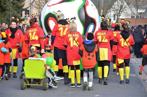 Veel toeschouwers voor carnaval (2) - Hamont-Achel