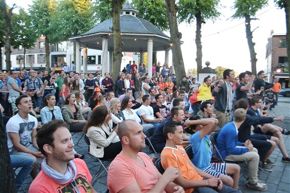 Veel volk en ambiance op Marktplein voor WK - Lommel