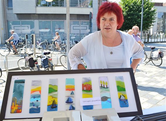 Veel volk en glas op Kerkplein en Marktplein - Lommel