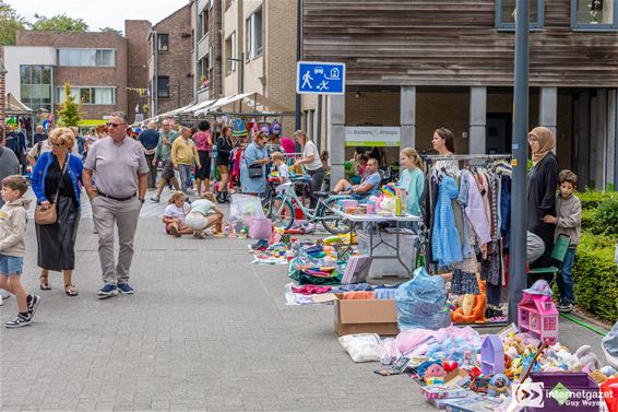 Veel volk op de jaarlijkse kinderrommelmarkt - Lommel