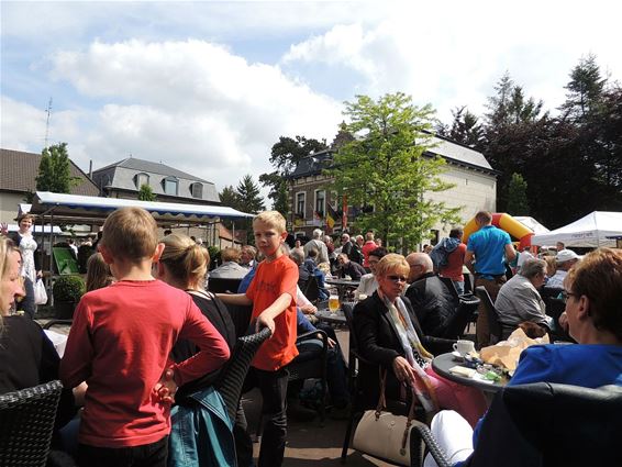 Veel volk op de teutenmarkt - Neerpelt