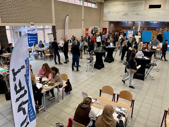 Veel volk op jobbeurs - Beringen & Leopoldsburg