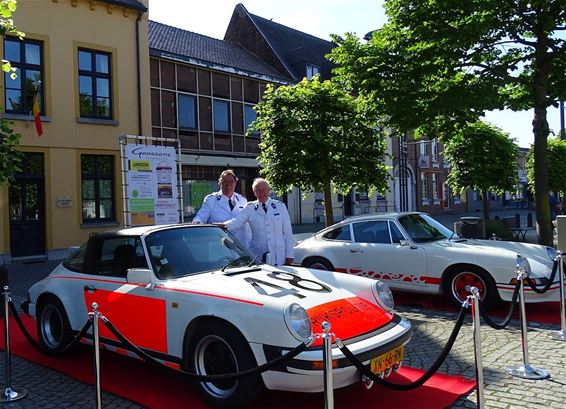 Veel volk op oldtimertreffen - Peer