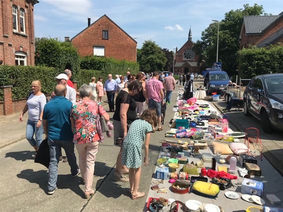 Veel volk op rommelmarkt in Tervant - Beringen