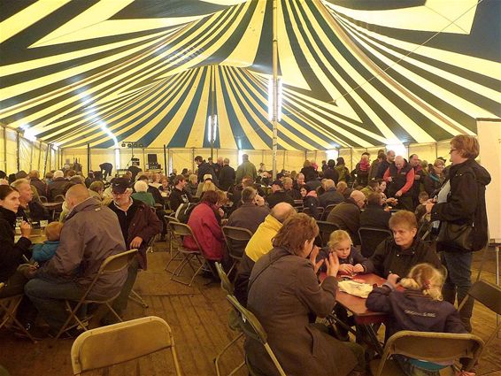 Veel volk op Sint-Hubertusfeesten - Peer