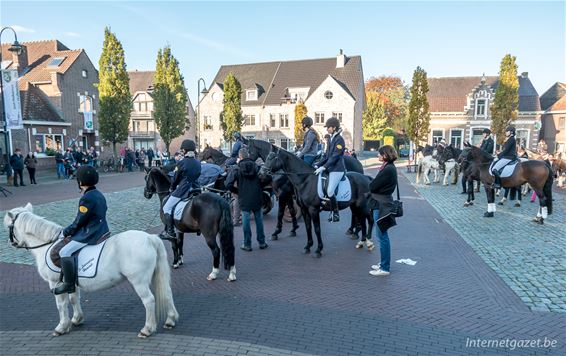 Veel volk op Sint-Hubertusviering - Neerpelt