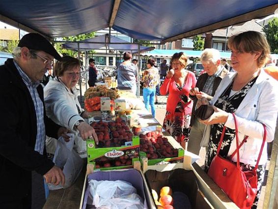 Veel volk op Teutenmarkt - Neerpelt