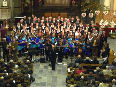 Veel volk voor concert met Peltse koren - Overpelt