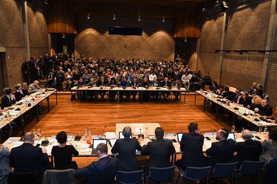 Veel volk voor installatie gemeenteraad - Beringen