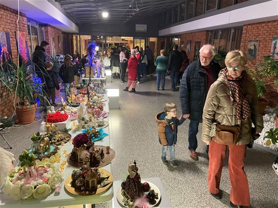 Veel volk voor kerstmarkt in Ocura - Beringen