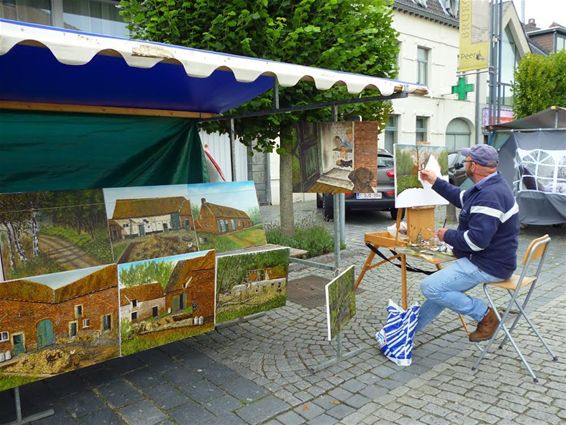 Veel volk voor kunst- en ambachtenmarkt - Peer