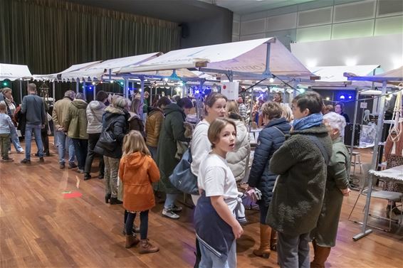 Veel volk voor nieuwe editie 'Supermarkt' - Lommel