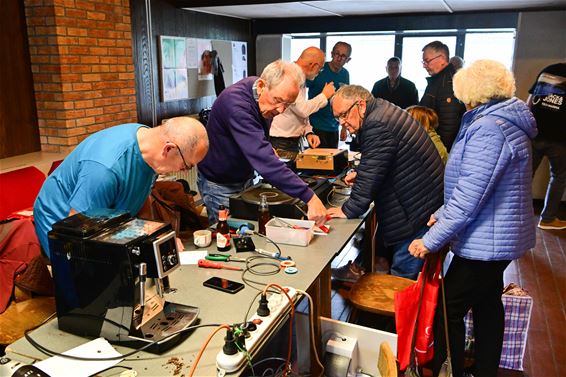 Veel volk voor Repaircafé - Beringen