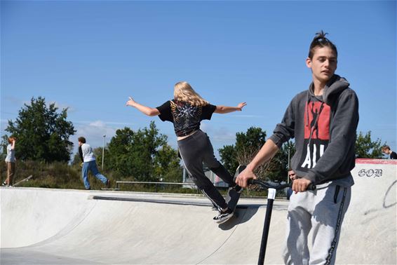 Veel volk voor stuntstep- en skatebordinitiaties - Beringen