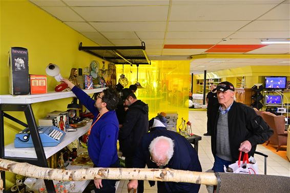 Veel volk voor Vintagedag Kringloopwinkel Beverlo - Beringen
