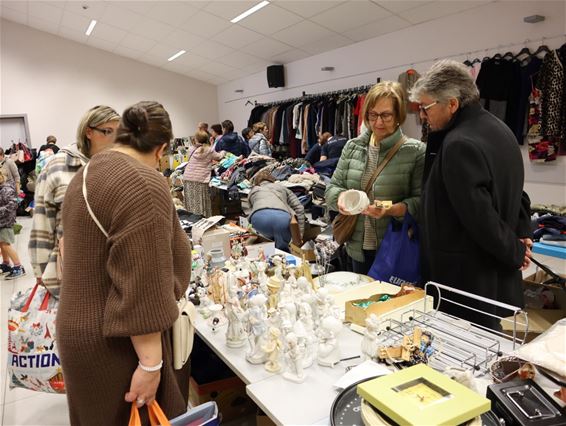 Veel volk voor Weggeefmarkt Ferm Koersel - Beringen