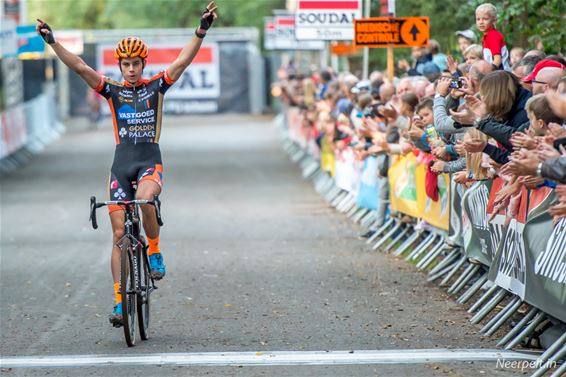 Veldrit: Wout Van Aert wint bij de elite - Neerpelt