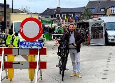 Verboden te fietsen tijdens de wekelijkse markten - Beringen