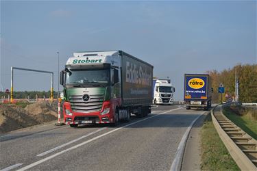 Verkeer draait in de soep rond nieuwe N73 - Beringen