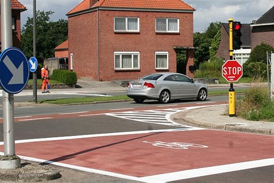 Verkeerslichten op Ringlaan in werking - Overpelt