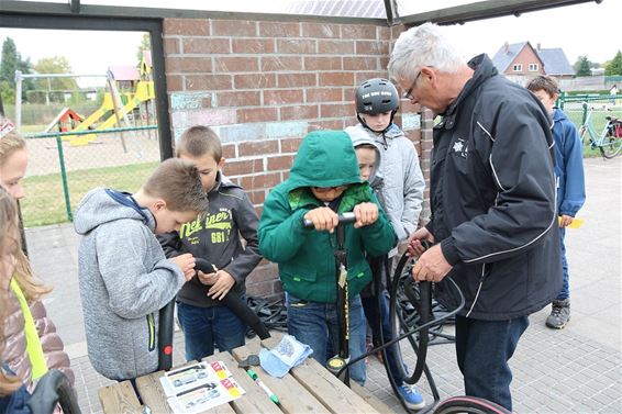 Verkeersonderricht in de Corneliusschool - Overpelt