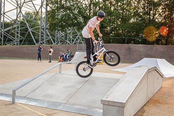 Vernieuwd skatepark geopend - Peer