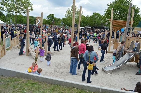 Vernieuwde Breugelhoeve overrompeld - Peer