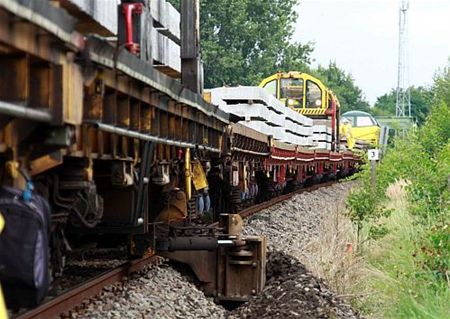 Vernieuwing dwarsliggers op spoorlijn begonnen - Hamont-Achel