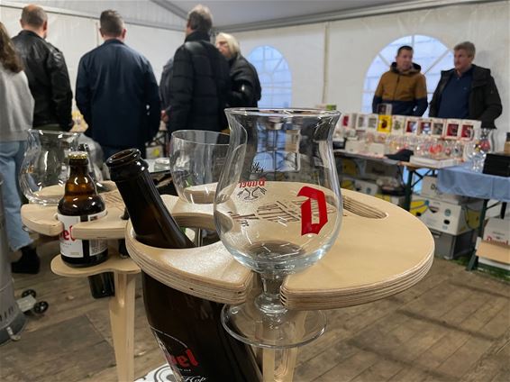 Verzamelaars van Duvel laven zich in Paal - Beringen