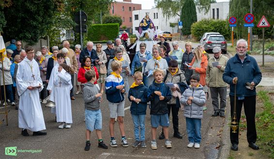 Vestprocessie door de straten van Peer - Peer