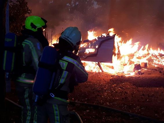 Vier stacaravans uitgebrand aan Blauwe Meer - Lommel