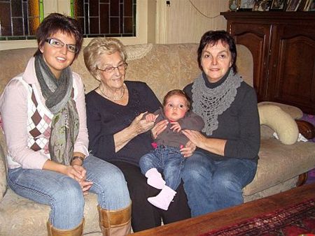 Vier generaties in rechte lijn - Neerpelt