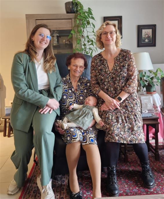 Vier generaties in vrouwelijke lijn - Pelt