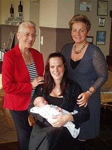 Vier generaties op één foto - Neerpelt