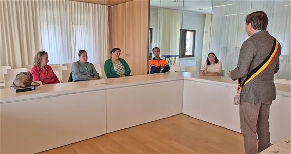 Vijf nieuwe medewerkers leggen eed af in Bocholt - Bocholt