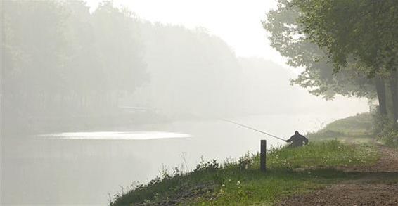 Vissen aan brug 12 - Lommel